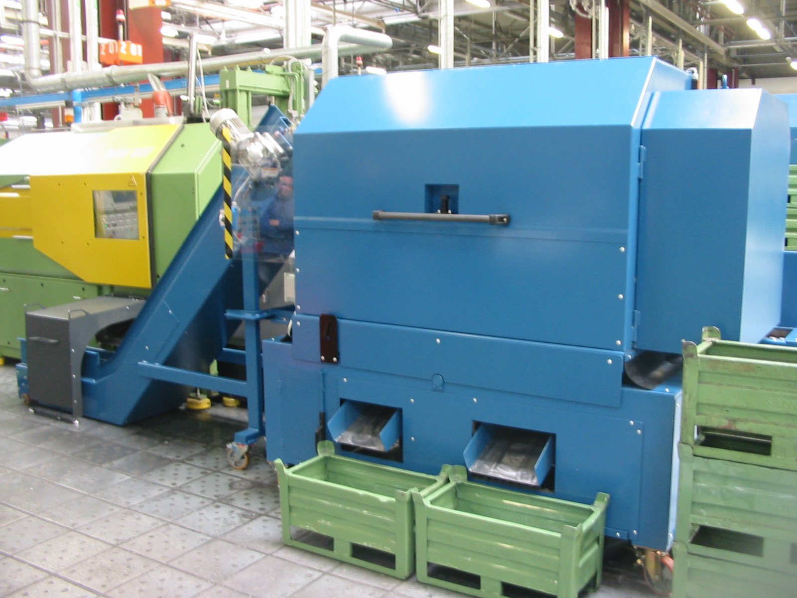 Automatic separator conveyor for die castings