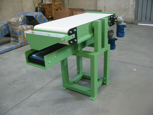 Conveyor for vision, robot loading