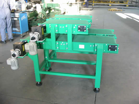 Double conveyors for robot loading